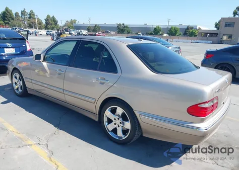 2000 Mercedes-Benz E 320 z USA, uszkodzony, nr VIN WDBJF65J8YB108288